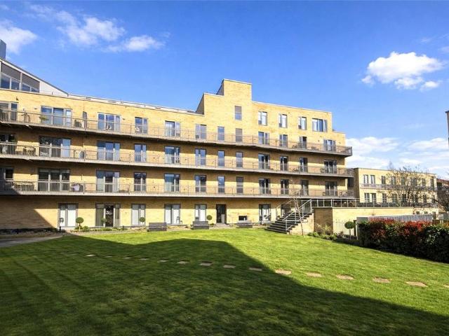Flat for sale in Arbury, Cambridgeshire