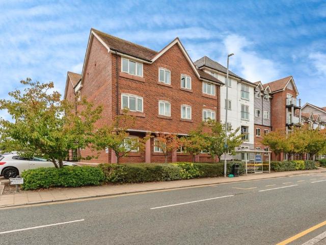 Flat for sale in Hough Green, Two Mills