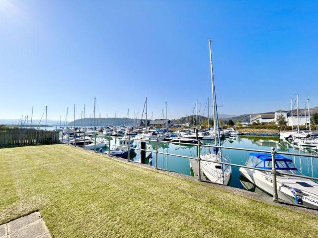 Flat for sale in Conwy, Wales