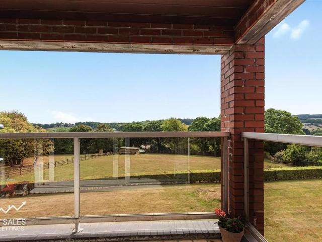 Flat for sale in Stumperlowe, Fulwood