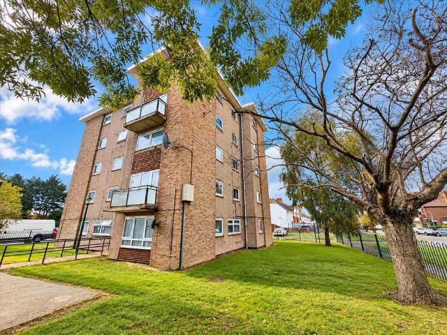 Flat for sale in Walton-on-the-Naze, Tendring