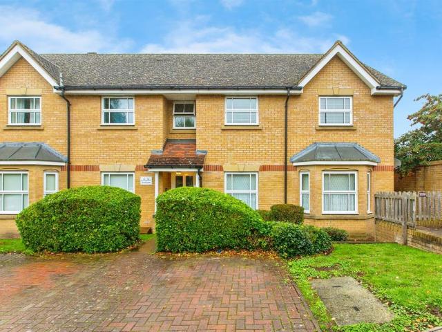 Flat for sale in Arrington, Cambridgeshire