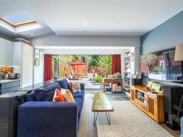 Flat for sale in Gospel Oak, Greater London