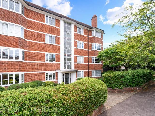 Flat for sale in North Sheen, Greater London