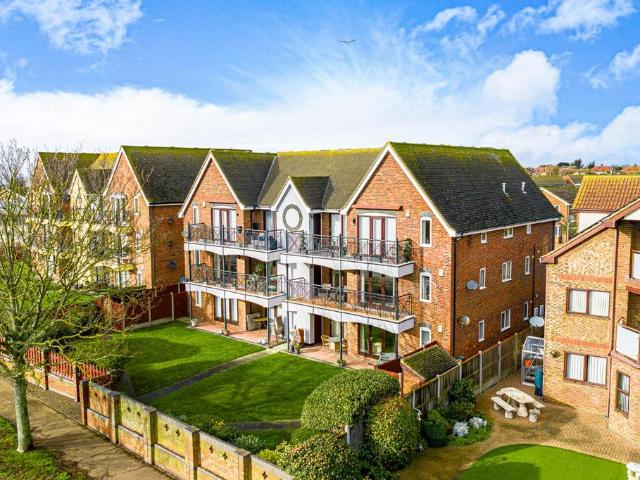 Flat for sale in North Shoebury, Alton Barnes