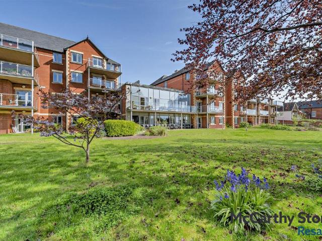 Flat for sale in Withycombe, Budlake