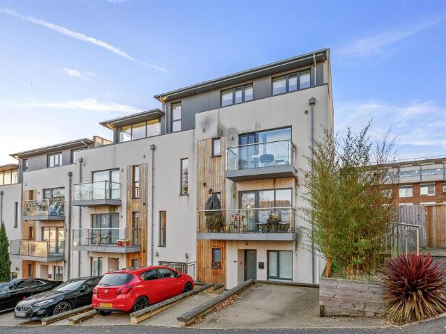 Flat for sale in Daws Hill, Cressex