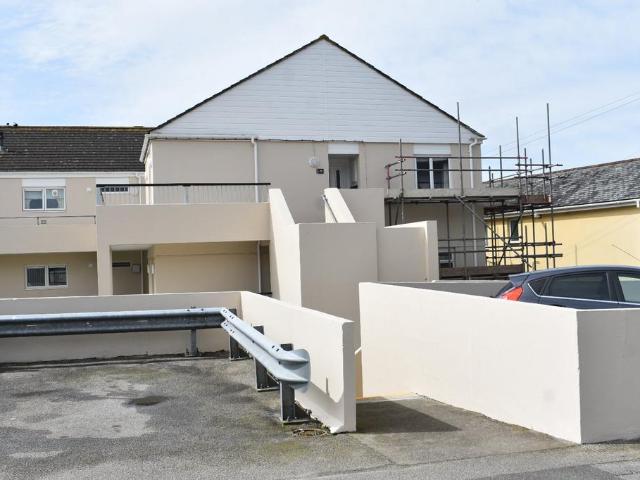 Flat for sale in Mount Ambrose, Cornwall
