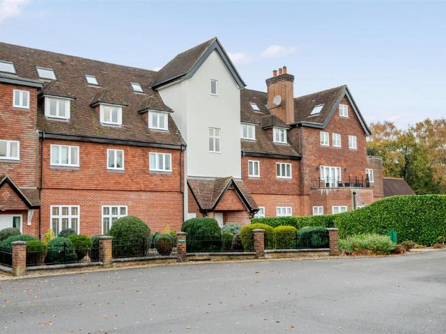 Flat for sale in Red Hill, Surrey