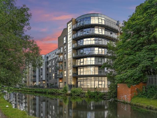 Flat for sale in Pouchen End, Hertfordshire