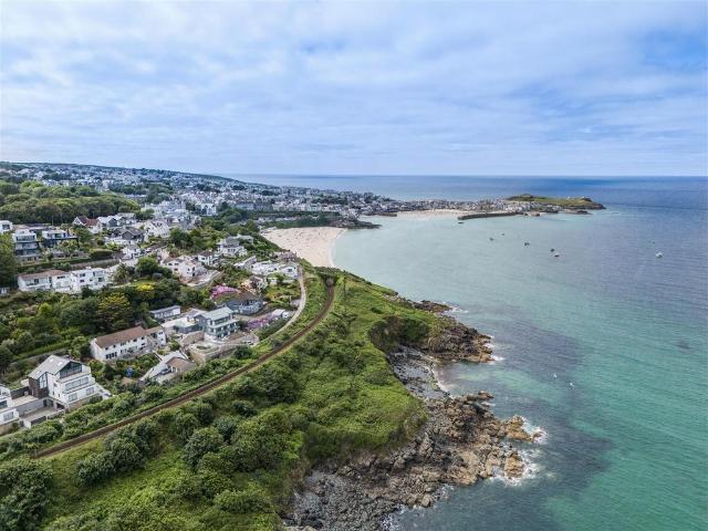 Flat for sale in Penbeagle, Cornwall