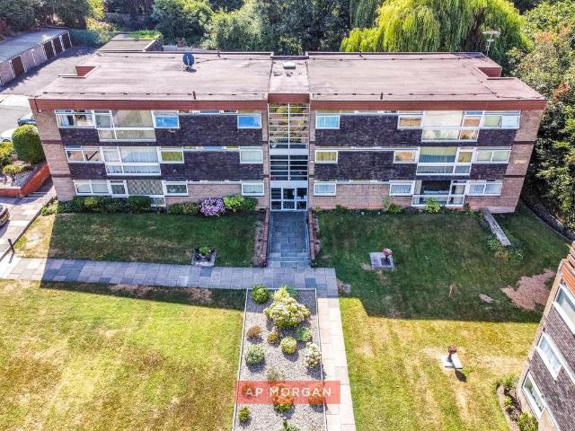 Flat for sale in Causeway Green, West Midlands