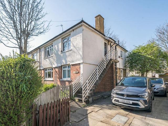 Flat for sale in London Borough of Ealing, Greater London