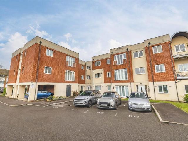 Flat for sale in Clewer Village, Windsor