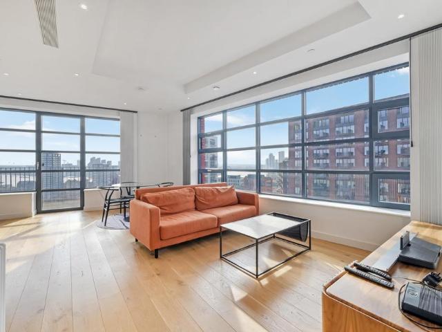 Flat for sale in London City Island, Blackwall