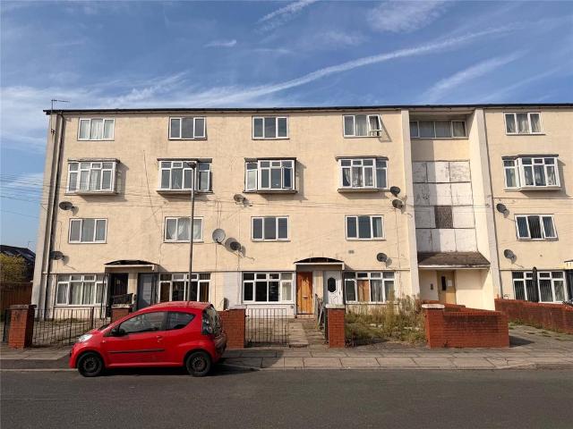 Flat for sale in Gillmoss, Liverpool
