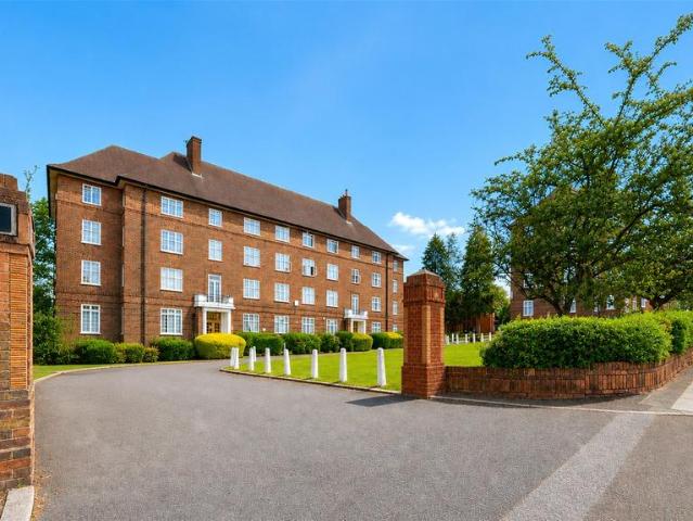 Flat for sale in Preston, Greater London