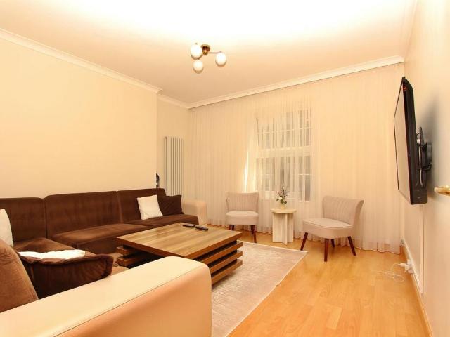 Flat for sale in Stamford Hill, Greater London