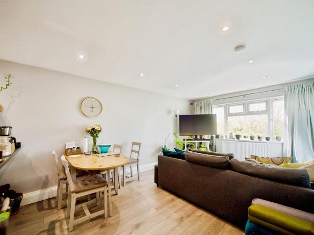 Flat for sale in Broxbourne, Hertfordshire
