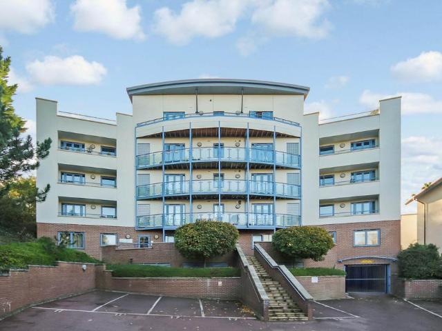 Flat for sale in Wigginton, Pouchen End