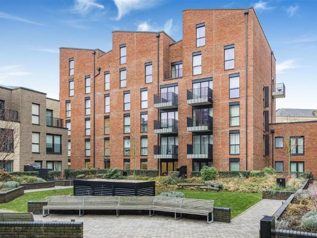 Flat for sale in Newtown, Reading