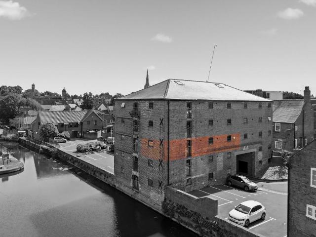 Flat for sale in Alverton, East Midlands