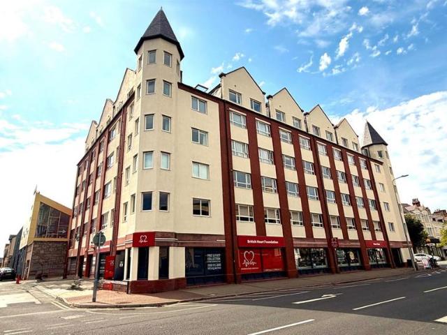 Flat for sale in Llandudno, Wales