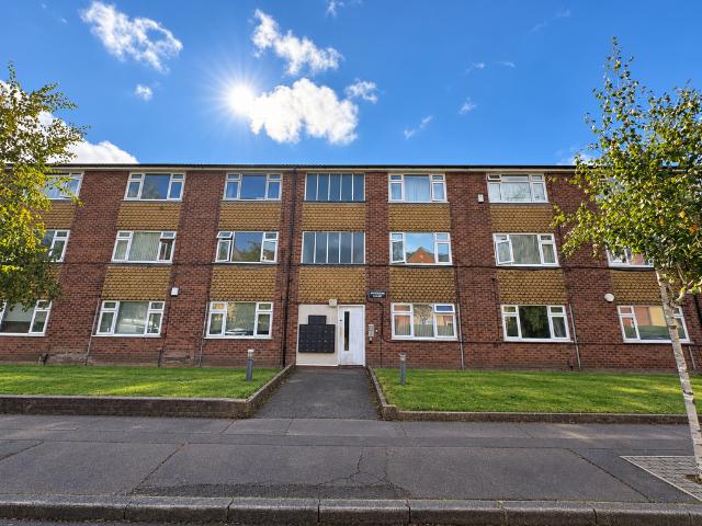 Flat for sale in Fallowfield, Manchester