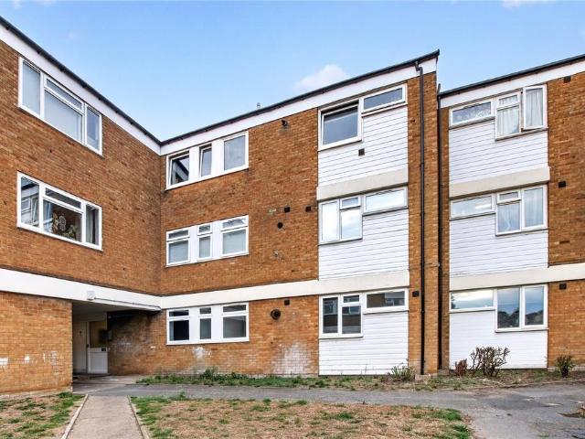 Flat for sale in Great Hollands, Bracknell