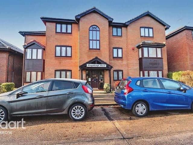 Flat for sale in Little Stanmore, Greater London