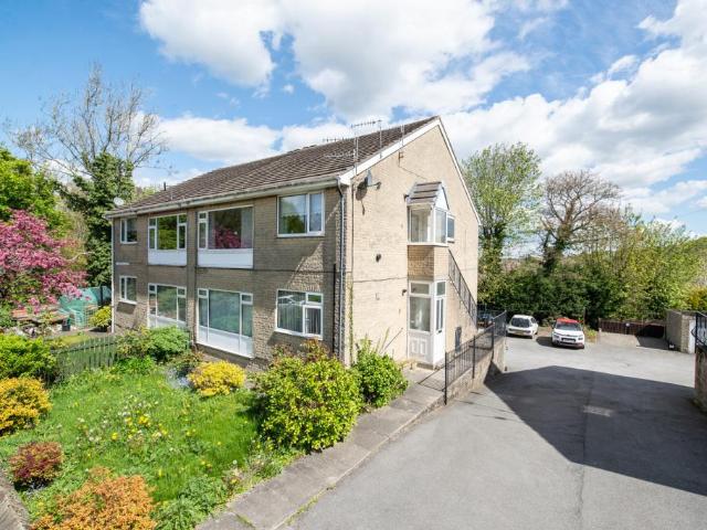 Flat for sale in Cottingley, West Yorkshire