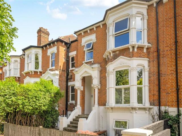 Flat for sale in Stroud Green, Greater London