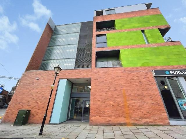 Flat for sale in West Yorkshire