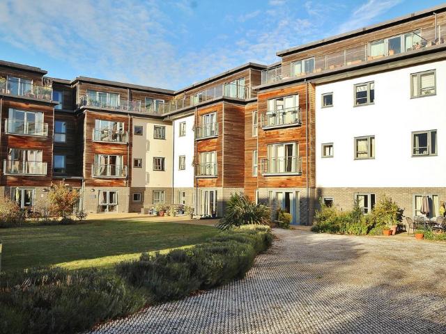 Flat for sale in Cogges, West Oxfordshire