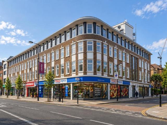 Flat for sale in West Ealing, Greater London