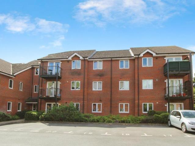 Flat for sale in Lowford, Helford