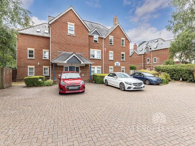Flat for sale in Charminster, Bournemouth