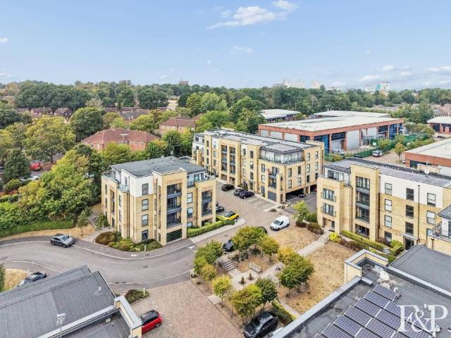 Flat for sale in Easthampstead, Bracknell