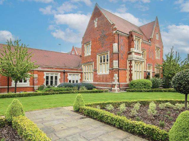 Flat for sale in Clements Park, Navestock Side