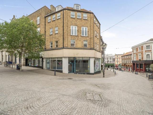 Flat for sale in Folkestone