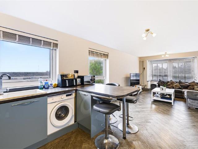 Flat for sale in Southwick, Adur