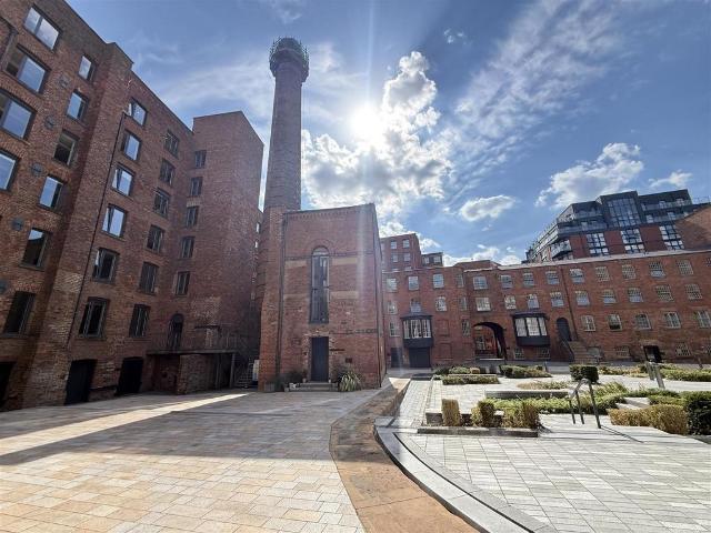 Flat for sale in Georgia, Greater Manchester