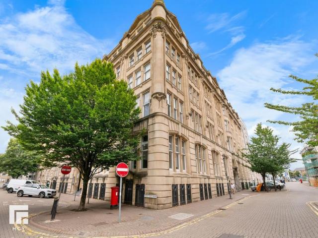 Flat for sale in Cardiff Bay, Falcon Lodge