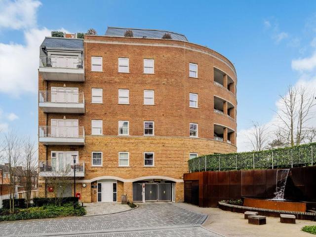 Flat for sale in Limpsfield, Tandridge