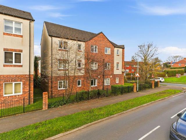 Flat for sale in Meanwood, West Yorkshire