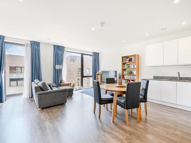 Flat for sale in Aberfeldy Village, Blackwall