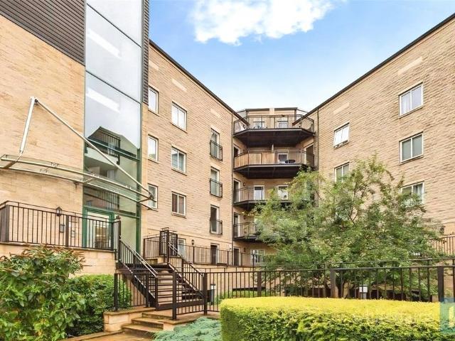 Flat for sale in Dewsbury, West Yorkshire