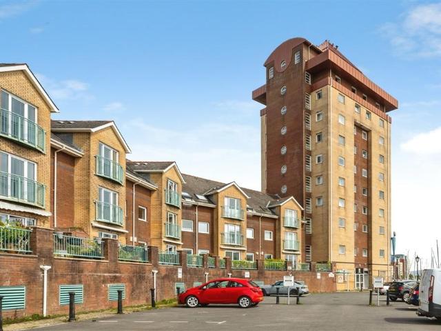 Flat for sale in SA1 Swansea Waterfront, Swansea