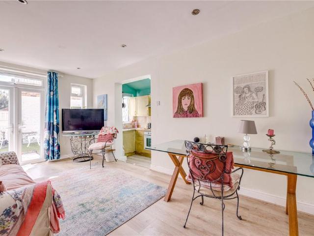 Flat for sale in Hammersmith, Greater London