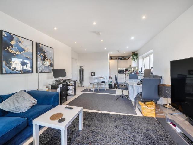 Flat for sale in West Hendon, Greater London